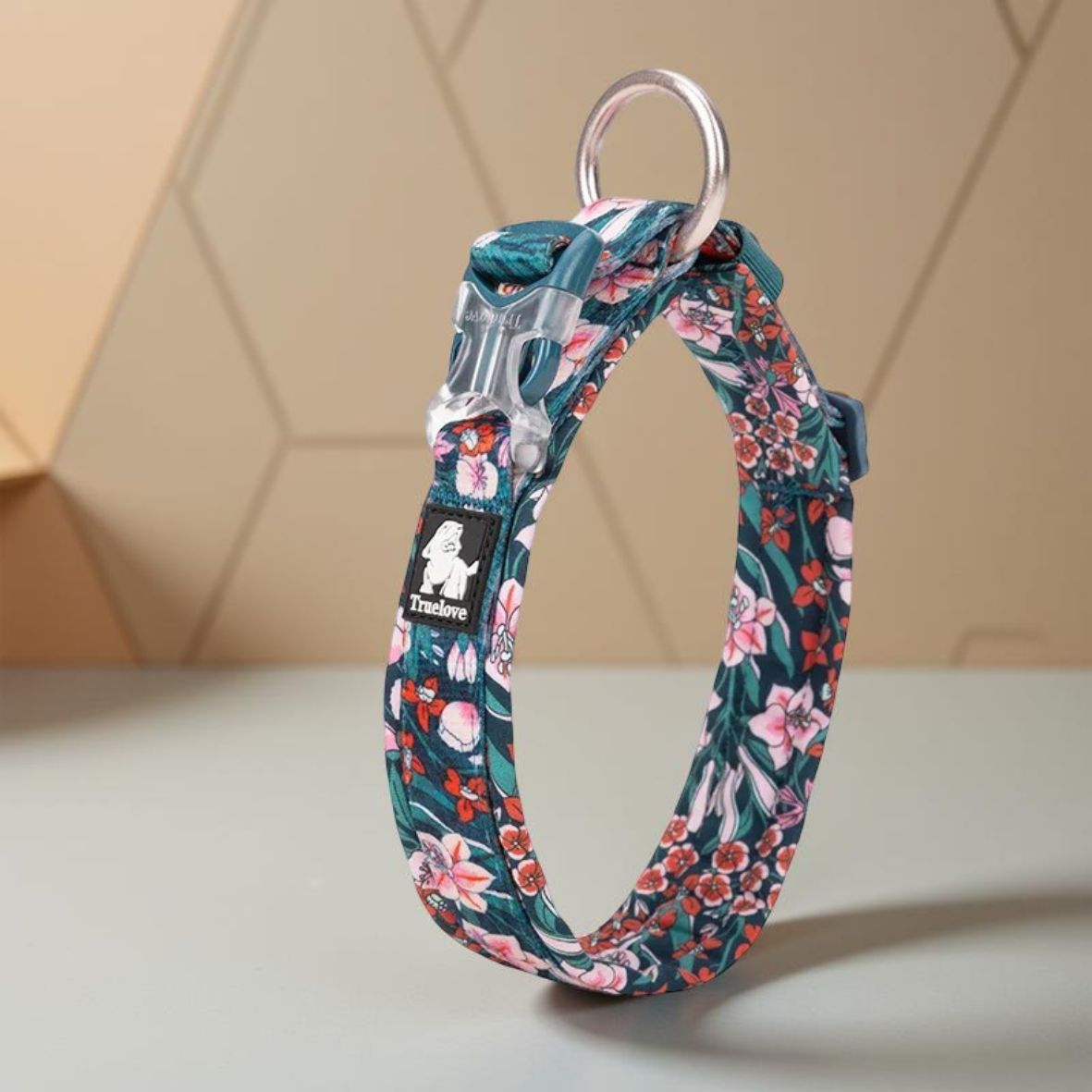 collier chien truelove navy blazzer