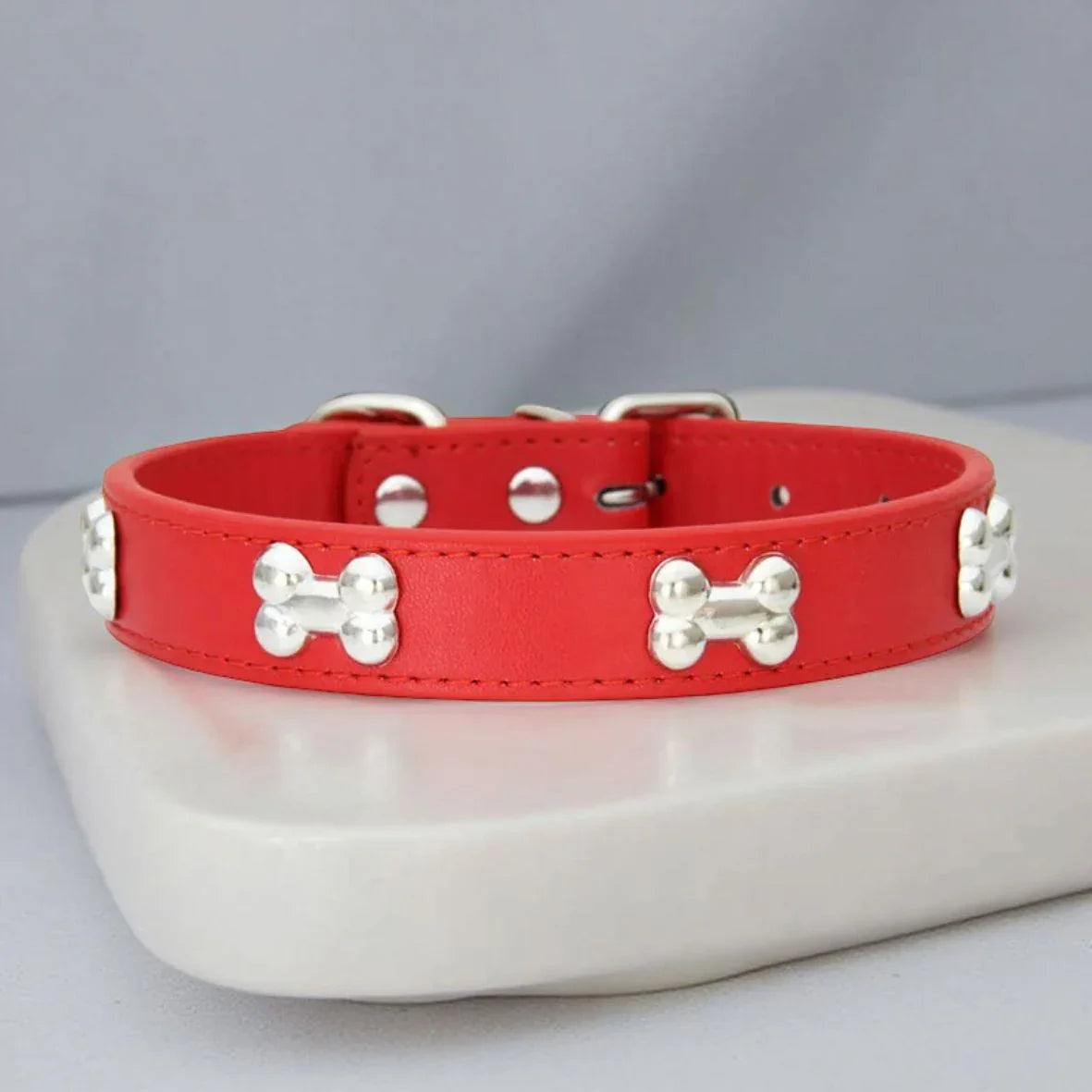collier pour chien a clous rouge chic
