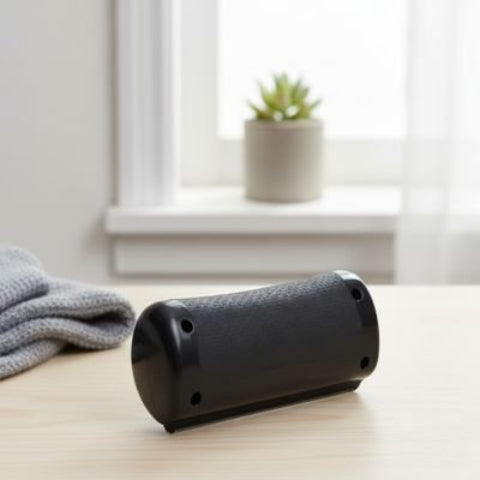 brosse a chien noir trop beau sur table