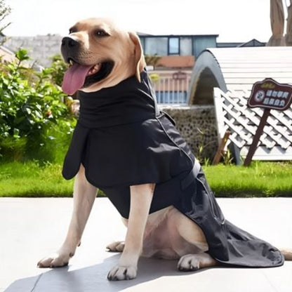 chien qui porte le manteau chien impermeable noir