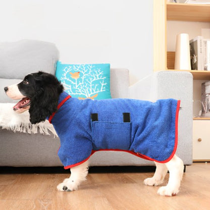 chien qui porte le peignoir pour chien durable