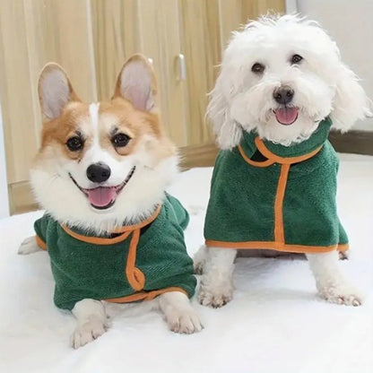chiens qui portent le peignoir pour chien
