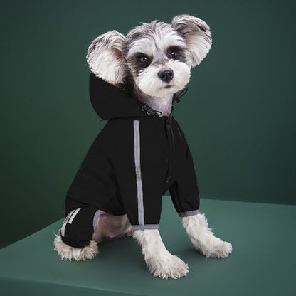 chiot qui porte le manteau pour chien raincoat noir