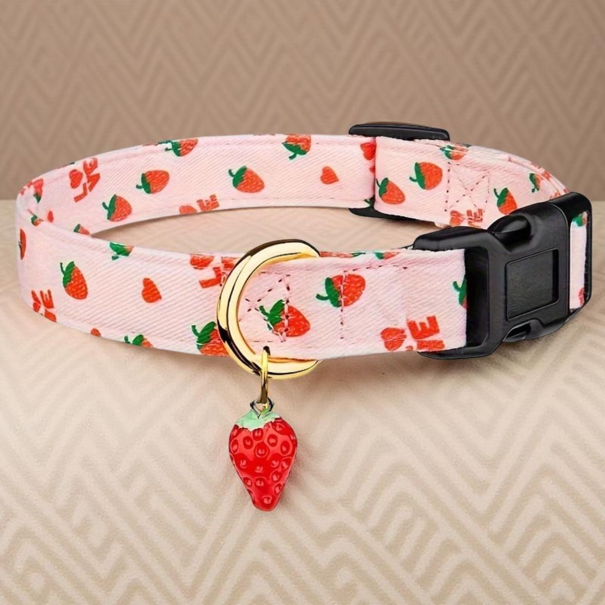 COLLIER CHIEN AVEC PENDENTIF DE FRUITS