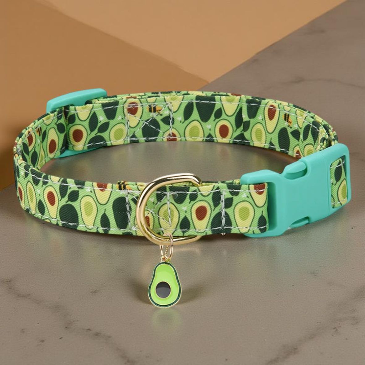 COLLIER CHIEN AVEC PENDENTIF DE FRUITS